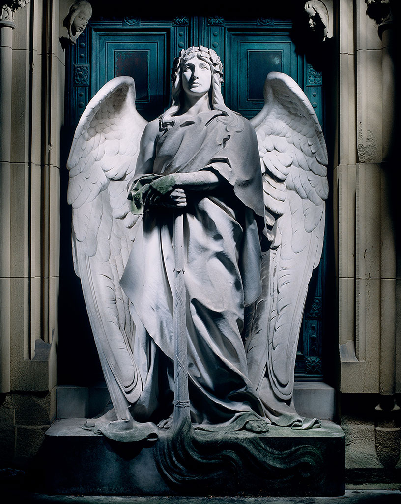 Engel auf dem Prag Friedhof in Stuttgart