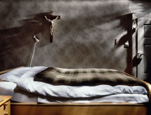 Schlafzimmer von 1940 mit modernem Bett von 1983