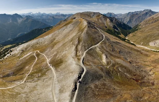 Militärstraße am Col Basset zum Monte Jafferau, Italien.