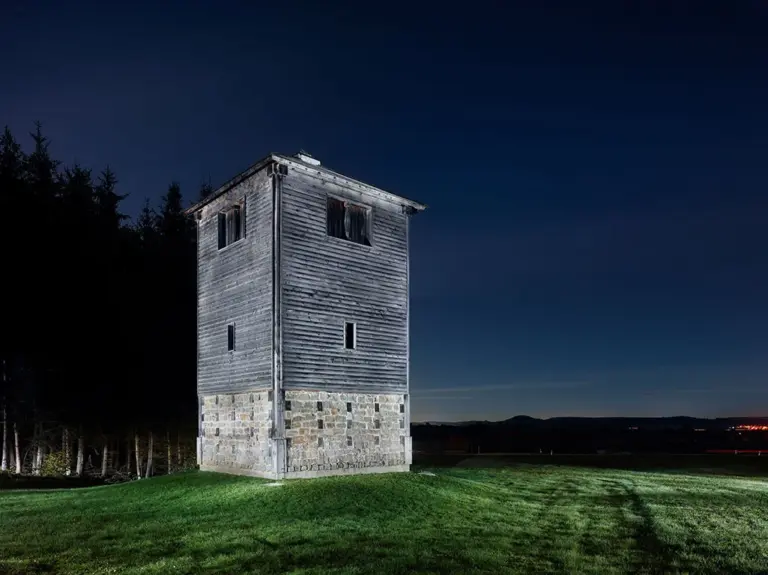 Rekonstruierter hölzerner Wachturm WP 12/77 bei Rainau