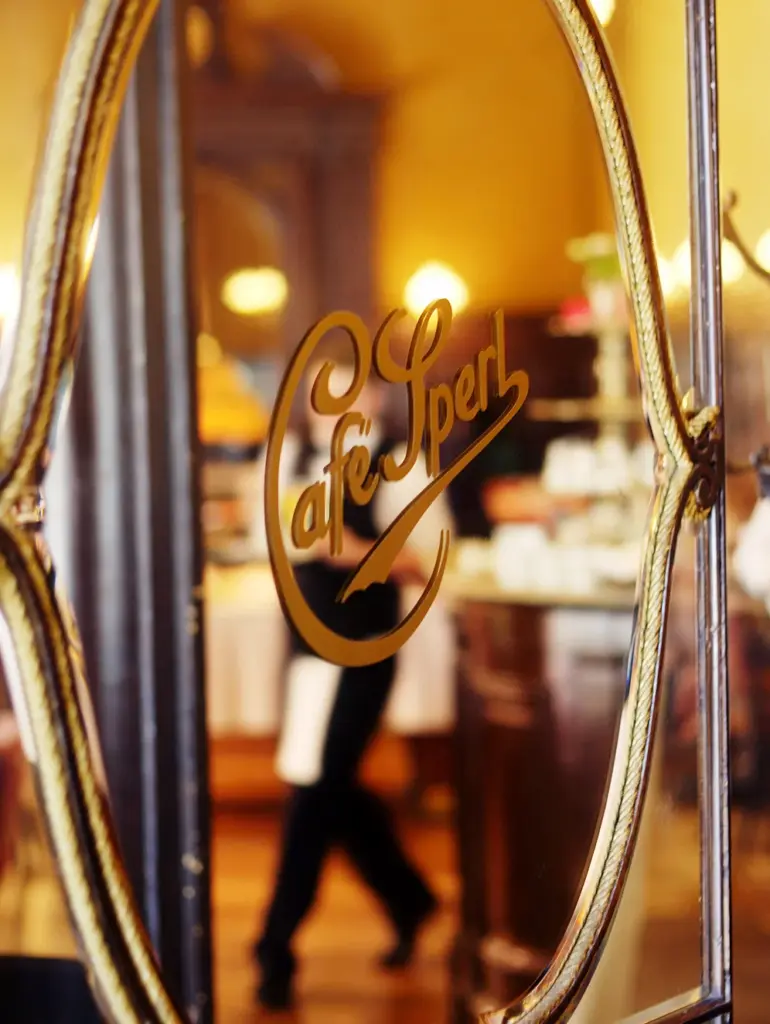 Spiegel im Café Sperl