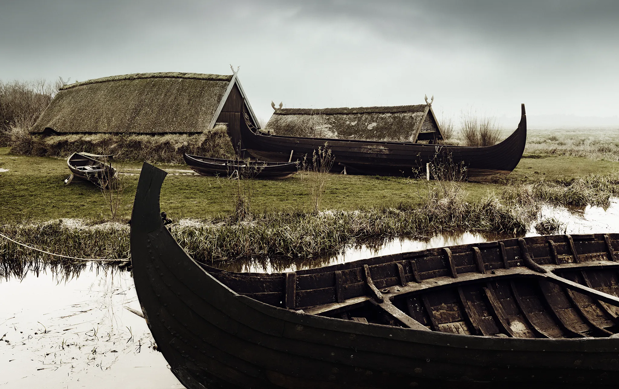 Bork Vikingehavn, Schiffe und Bootshäuser im Wikingerhafen in Bork