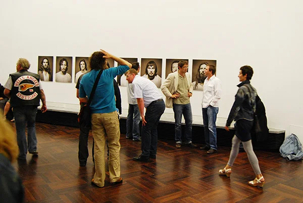 Ausstellungsansicht "Faces of Jesus" beim Fotosommer in Stuttgart 2010