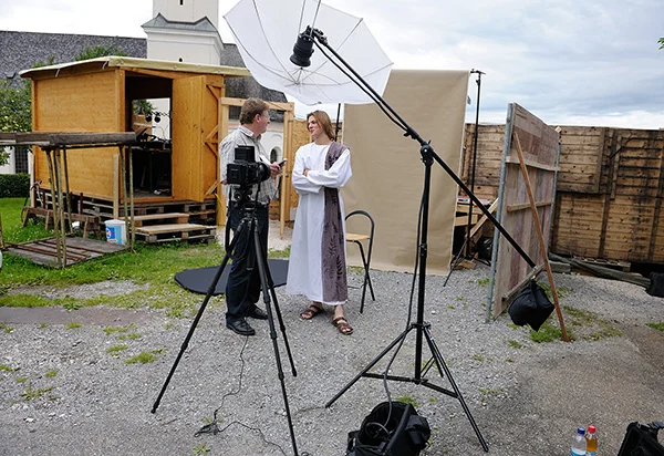 Fotograf Berthold Steinhilber im Gespräch mit Bernhard Schmid, Jesus von Litzldorf