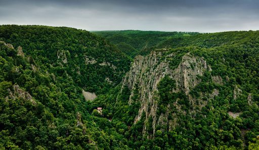 Blick vom Hexentanzplatz bei Tahle in das Bodetal und zur Rosstrappe im Harz