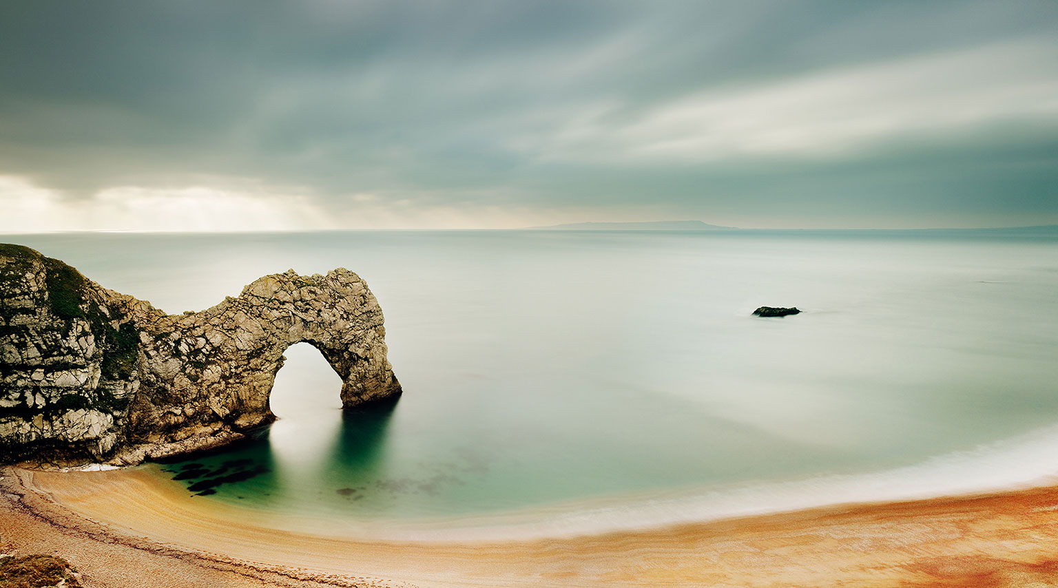 Durdle Door rock formation on the Jurassic Coast in Dorset, Great Britain.