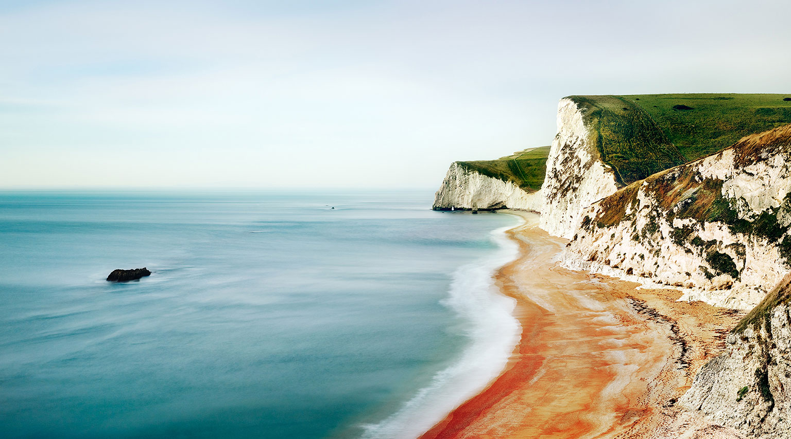 Jurassic Coast with the rock formations Bat's Head und Swyre Head in Dorset, Great Britain.