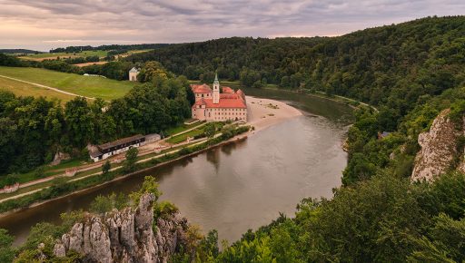 Kloster Weltenburg am Donaudurchbruch in Bayern.